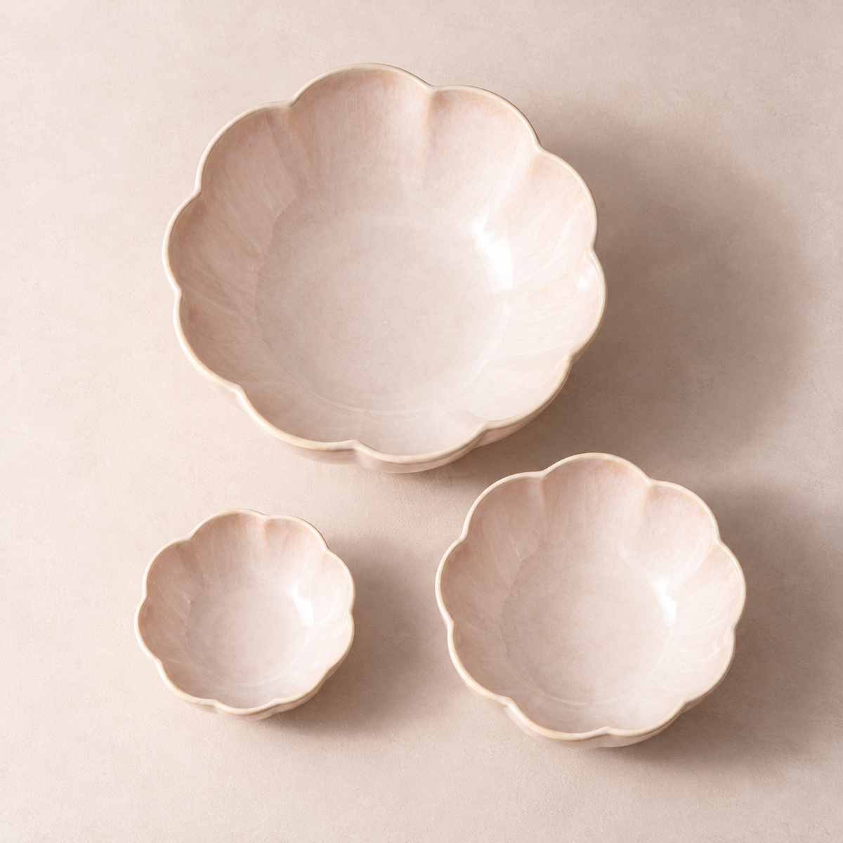 Chalk Petal Sharing Bowl Set in warm chalk — another view of the same set